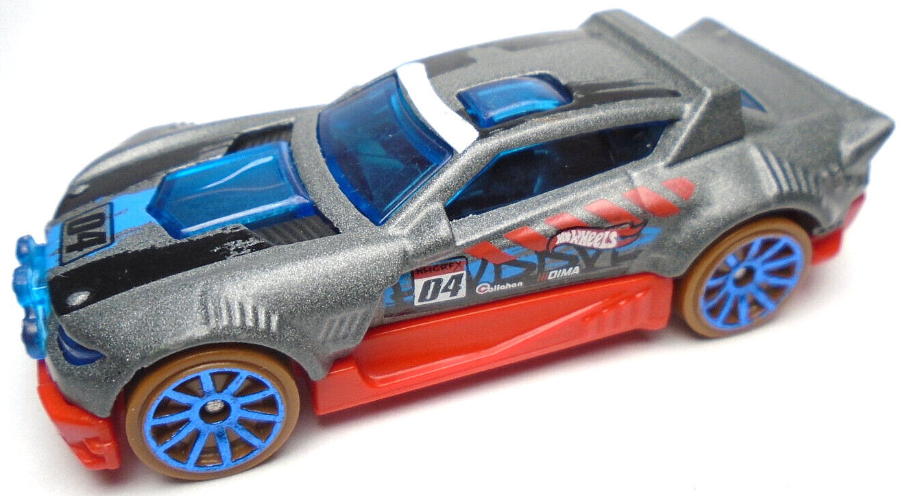 2018 HOT WHEELS RALLY CAT #04 GRAY 1:64 DIECAST 3" RACE CAR W/ BLUE RED & WHITE