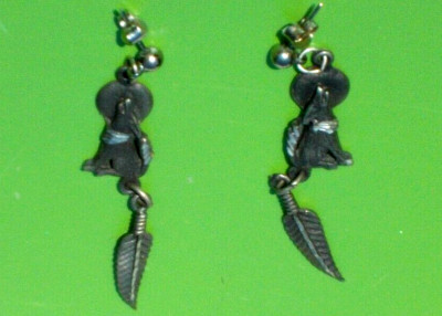 VINTAGE WOLF BARK AT THE MOON EARRINGS HOWLING STUD EGE PEWTER 89 FEATHER DANGLE