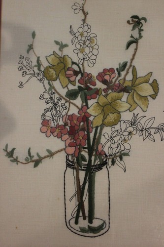 Vintage Custom Framed Embroidery! Cut Flowers in a Mason Jar! Daffodils & Posies - 第 2/5 張圖片