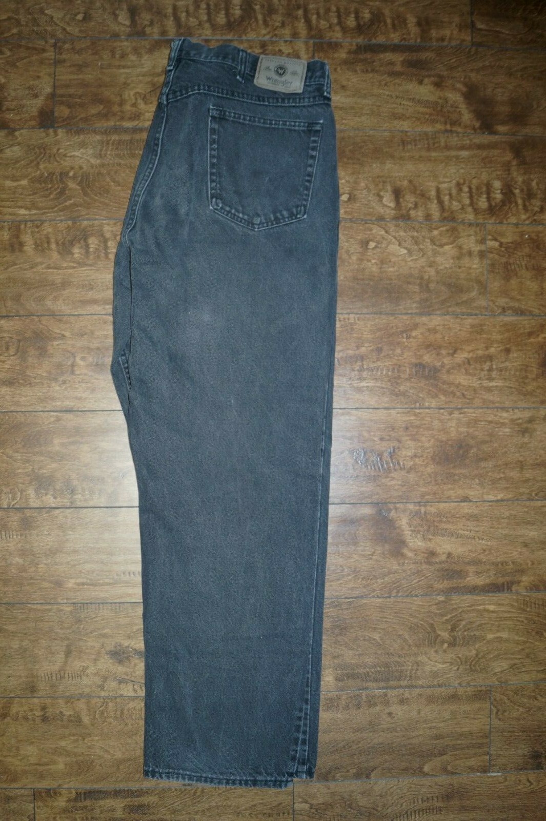 Wrangler Mens Jeans Size 40 x 32 STRAIGHT LEG Classic… Gem
