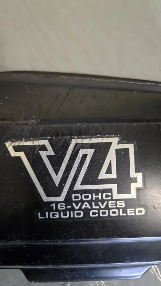 OEM HONDA 1983-1985 VF750 SABLE LH CUBIERTA LATERAL ELÉCTRICA 38040-MB0-700 Foto 3 de 4