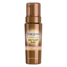 Instant sunless tanning mousse for natural glowing skin