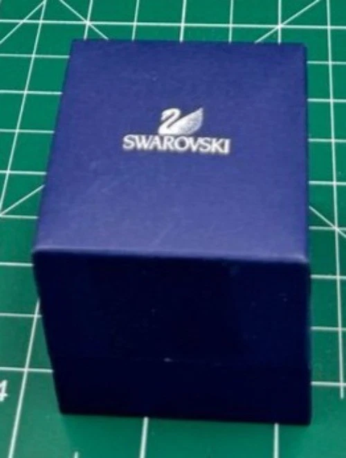 Anillo Swarovski Vintage Para Hombre Esmalte Rojo y Cristal Negro Talla 8-8 1/4 Foto 3 de 4