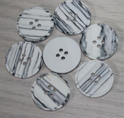 5-10 Kunststoffknöpfe Olive Mantel Jacke 9*31 mm rund grau-weiß
