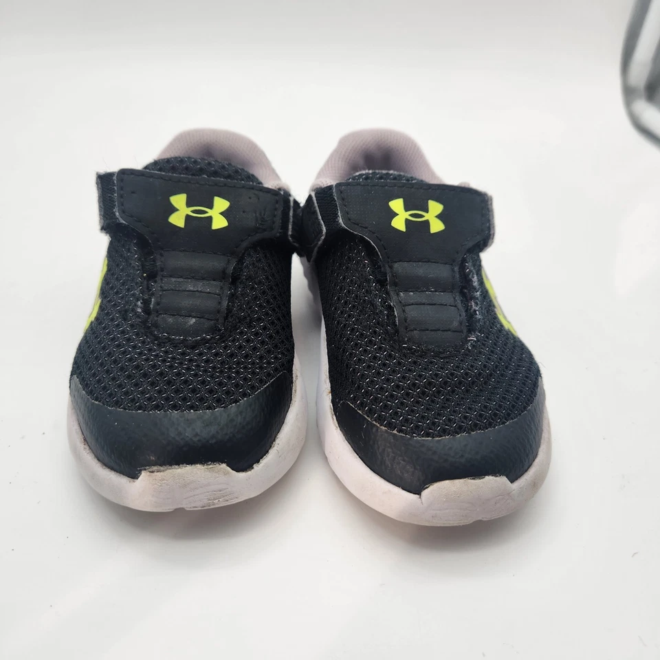 Новый с Ярлыками ребенка ясельного возраста девочек черный и розовый под Armour Surge 3 теннисные туфли, 6 - Изображение 3 из 4