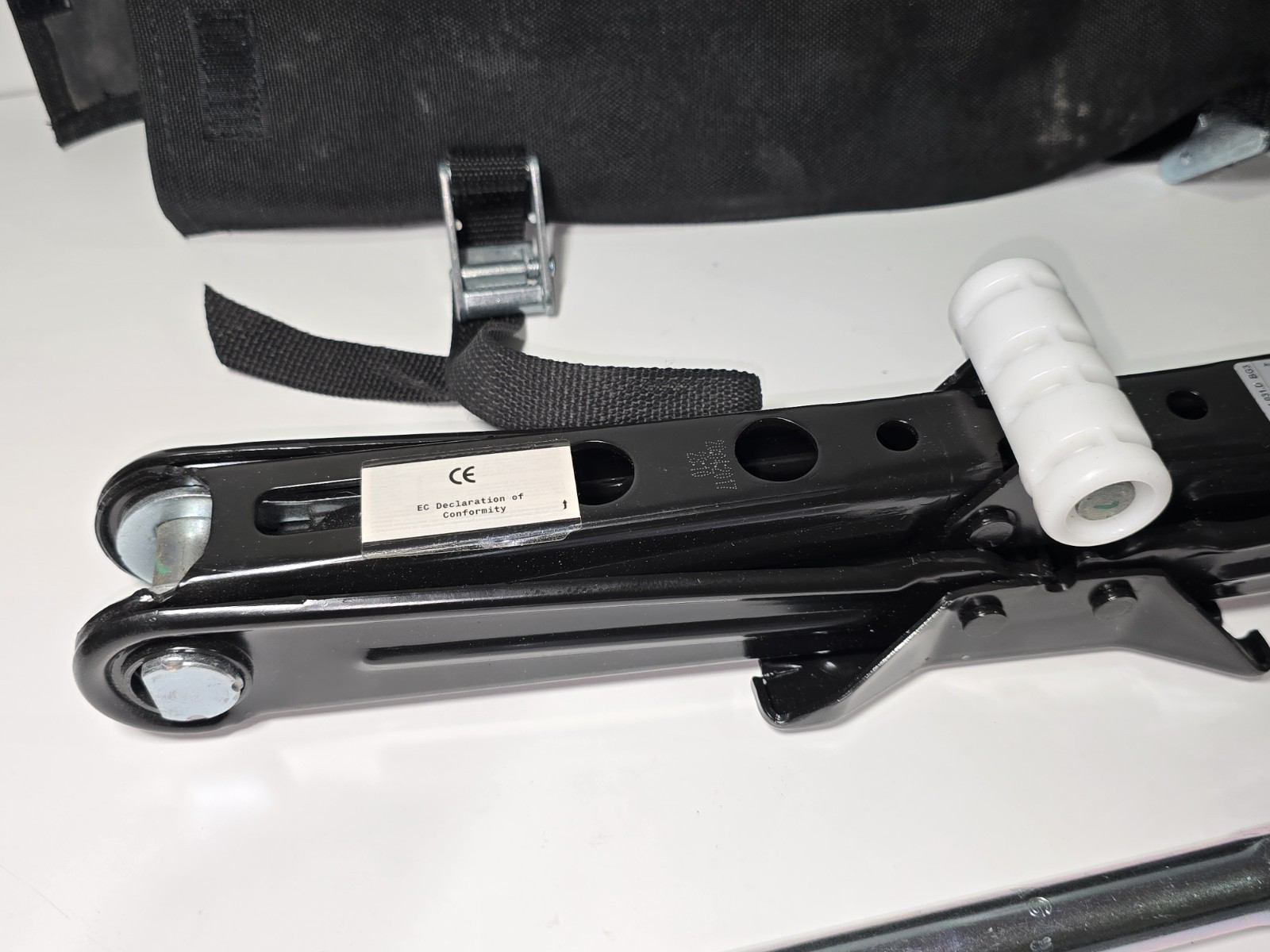 Bentley Bentayga 2015-2024 Jack P/N 4M0011031