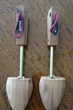 Womens Bally Cedar Split Toe Shoe Trees Medium Excellent