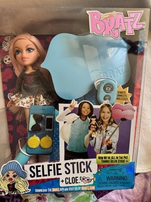 BRATZ SELFIE STICK+CLOE 11 INCH DOLL REMOTE CONNECTS WIRELESSLY-NEW-BOX DAMAGE