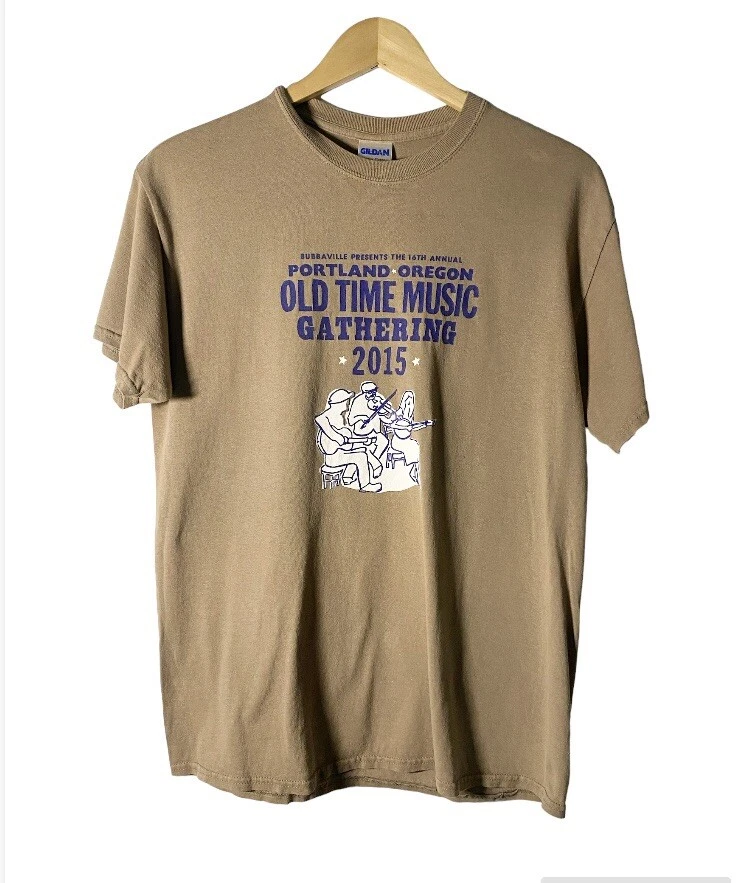 brown gildan t shirt