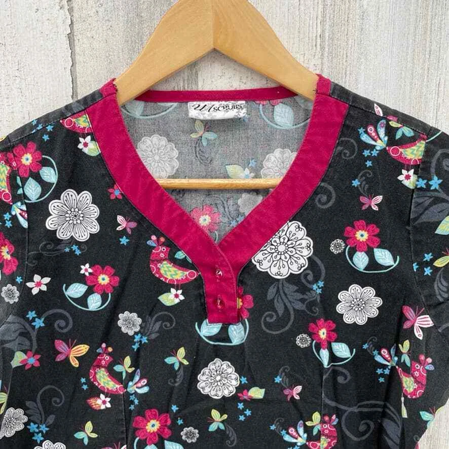 Blusa Médica Médica UA para Mujer Pequeña Negra Floral Pájaro Estampado Boho Bolsillos Foto 2 de 4