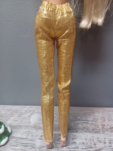 VINTAGE 1980 MATTEL GOLDEN DREAM BARBIE DOLL # 1874 ORIGINAL GOLD Outfit - Picture 4 of 11