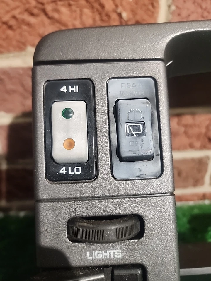 89 90 91 92 93 94 GMC S10 S15 Jimmy Blazer Tahoe Cluster tablero moldura OEM Foto 2 de 4