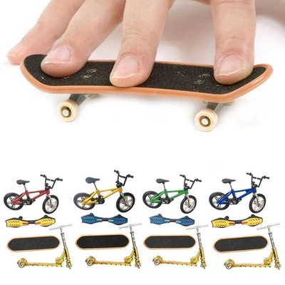 4 stück Finger Spielzeug Griffbrett  Fahrrad Roller Tiny Schaukel Bord, 1: 18