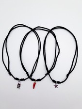 Collana choker cordino nylon nero ciondolo mano corna peperoncino stella unisex