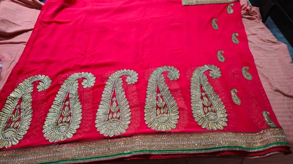 Sari de trabajo nupcial pesado... usado solo una vez para recepción. La chica se fue a USA.. Foto 3 de 4