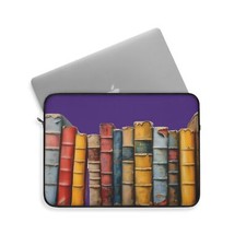 Vintage Books Laptop Sleeve in Purple