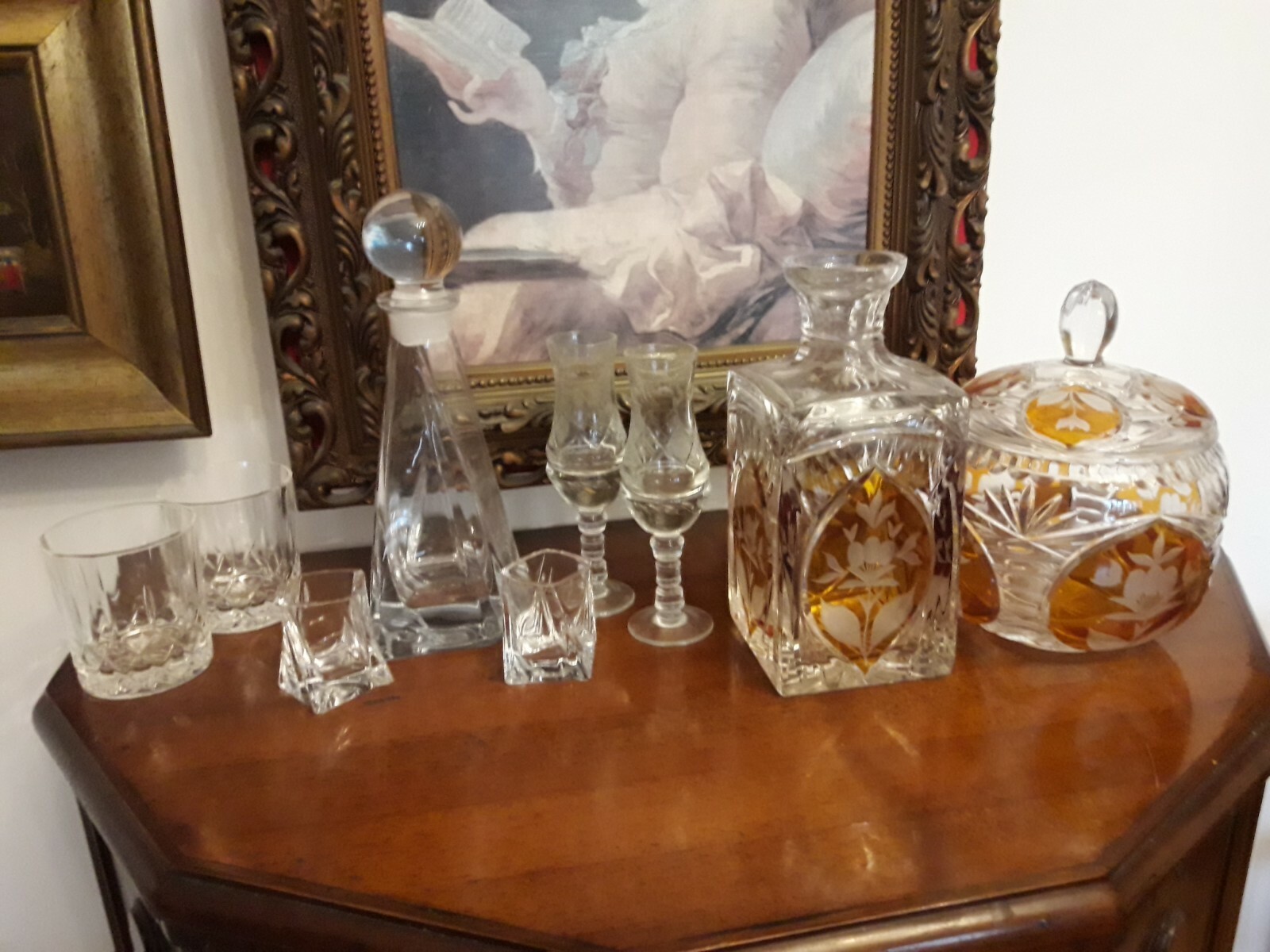 BOTTIGLIA e PORTACARAMELLE DI CRISTALLO , 1 bottiglia liquore 6 bicchieri.