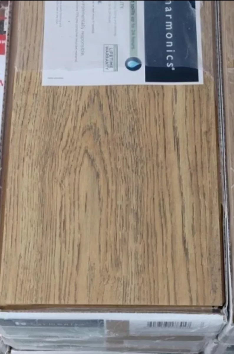 Harmonics Warm Honey Oak Laminate Flooring 19.63 sq. ft. Per Box NEW Disc
