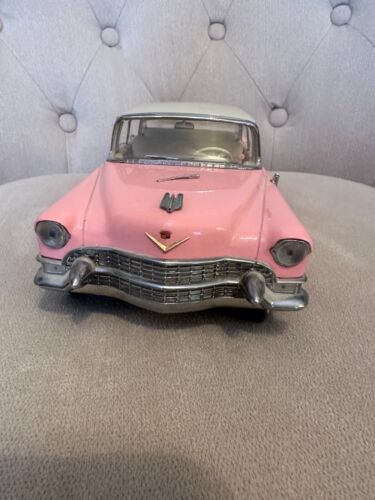 1955 Pink Cadillac Fleetwood Series Diecast 1:24 with Elvis Plates - Picture 3 of 4