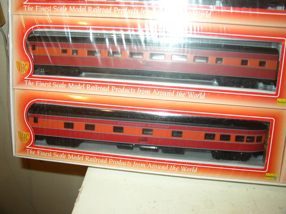 IHC HO Southern Pacific Daylight 8 car Premier  Passenger  set #48258 NEW NIB - Image 2 of 4