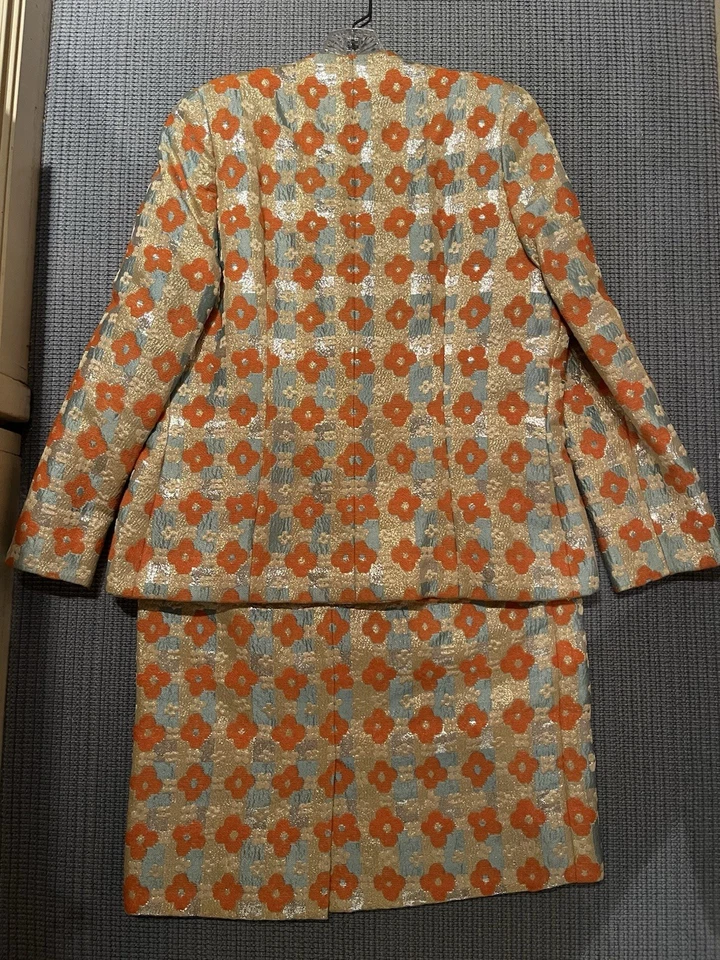 Traje Falda Formal Dorado, Azul Claro y Naranja con Botones Perla Panel Modestia a Presión Foto 4 de 4