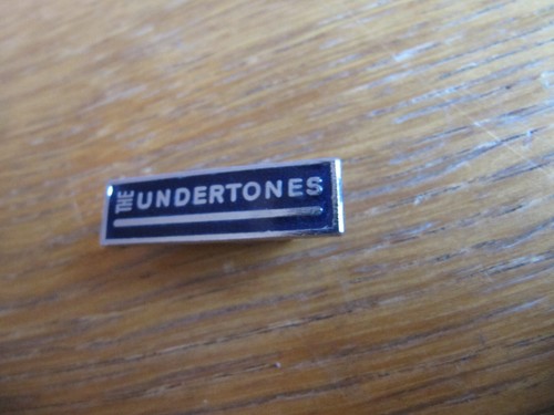 THE UNDERTONES - VINTAGE 1970's NAVY BLUE ENAMEL BADGE (PUNK NEW WAVE) - Picture 3 of 4