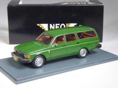 (KI-11-37) Neo Scale Models Volvo 145 Estate USA mit Hund in 1:43 in OVP