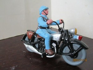 Figurine Quiralu Moto Monobloc Estafette Casque Adrian 1936 – Cavalerie