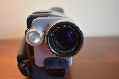 Sony Handycam DCR-TRV250 Digital8 Camcorder – For Parts/Repair, Won't Play Tapes - Picture 5 of 14