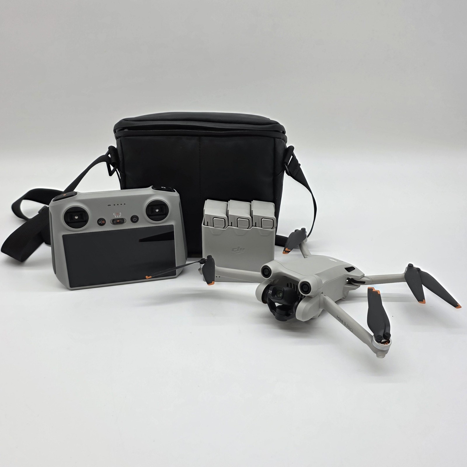 DJI Mini 3 Pro Drone Quadcopter w/ DJI RC (RM330) - Good w/ Front Frame Damage