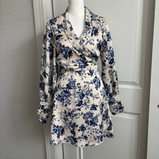 Lena Women’s Floral Wrap Dress Sz S Cream Romantic Soft Feminine Classy