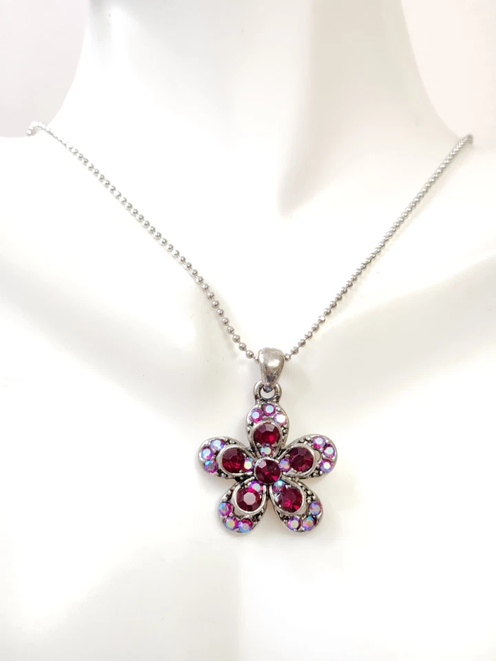 Collar de cadena con cuentas de bola de plata flor floral de diamantes de imitación rojos firmado por Cookie Lee Foto 2 de 4