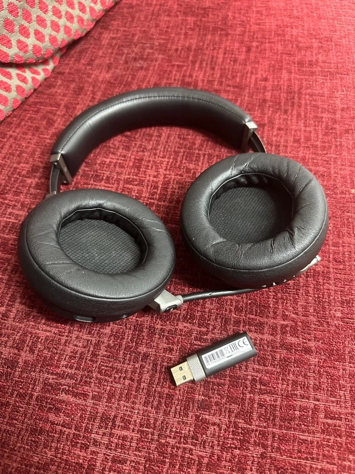 Corsair Virtuoso RGB Wireless Gaming Headset - Image 4 of 4