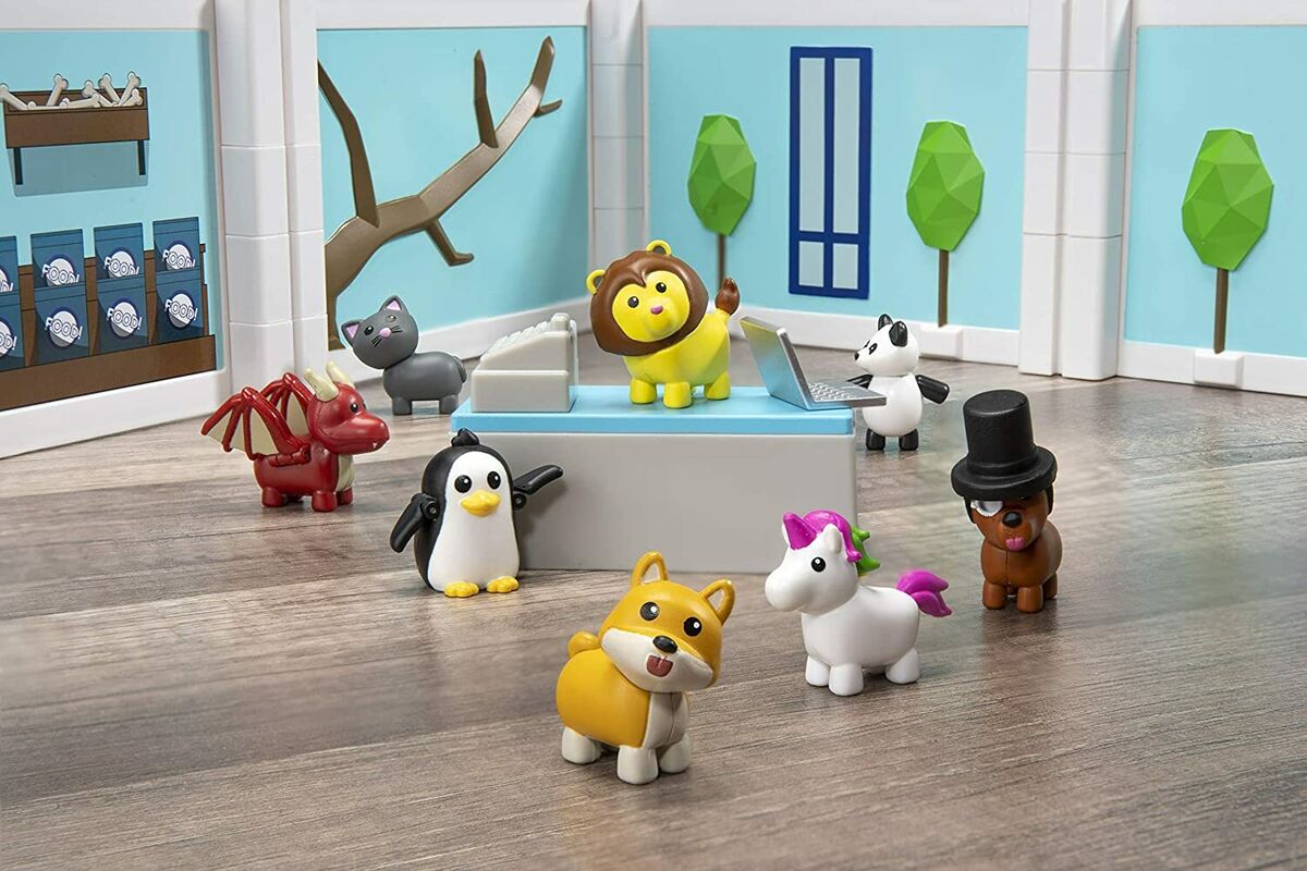 NEW IN HAND! Roblox Adopt Me Pet Store Celebrity Collection 2 Day Shipping