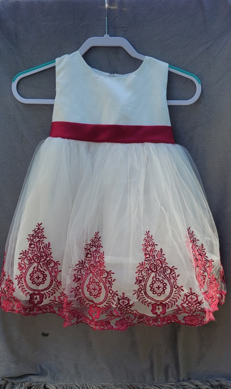 Little Girls Size 5  Fancy Dress
