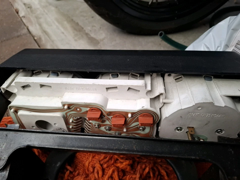 CLASSIC MINI COOPER S 1990 GENUINE ROVER SPEEDO SPEEDOMETER DASH only SURROUND  - Image 3 of 4