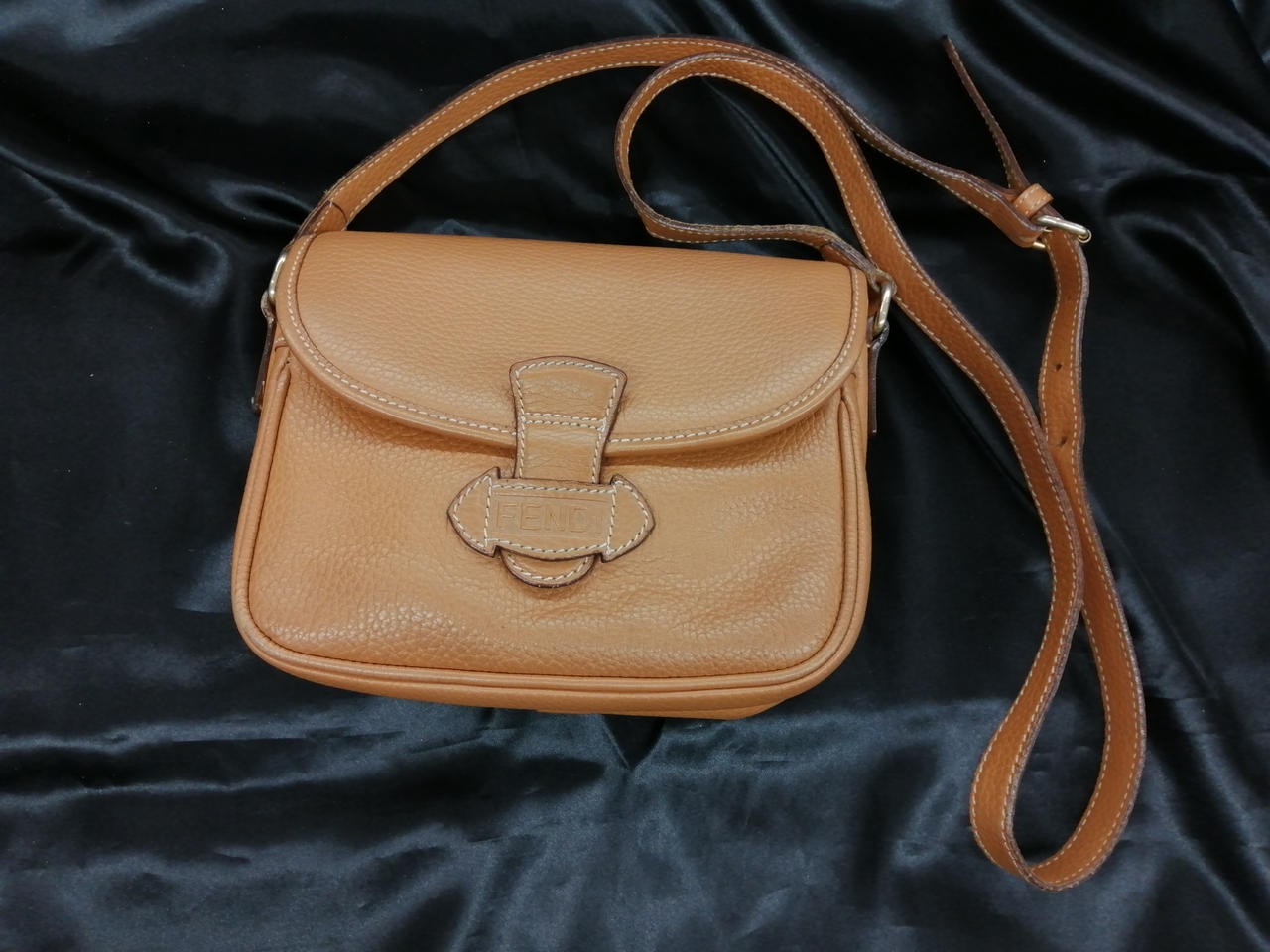 RARE FENDI Shoulder Bag Model 255070.029 in Premium Leather