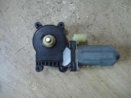 BMW E46 320d Touring Facelift 2002 Fensterheber Motor Hinten Rechts 8362065