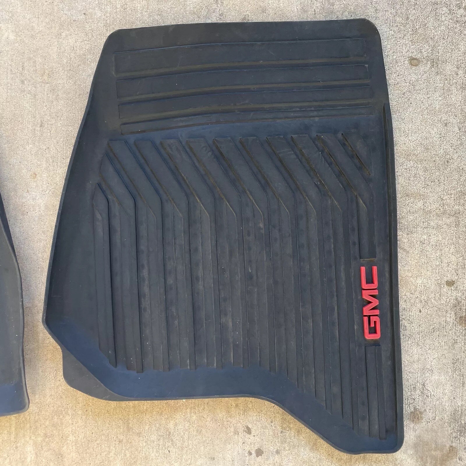 20152020 GMC Yukon Floor mats First Row Premium All Weather Jet Black