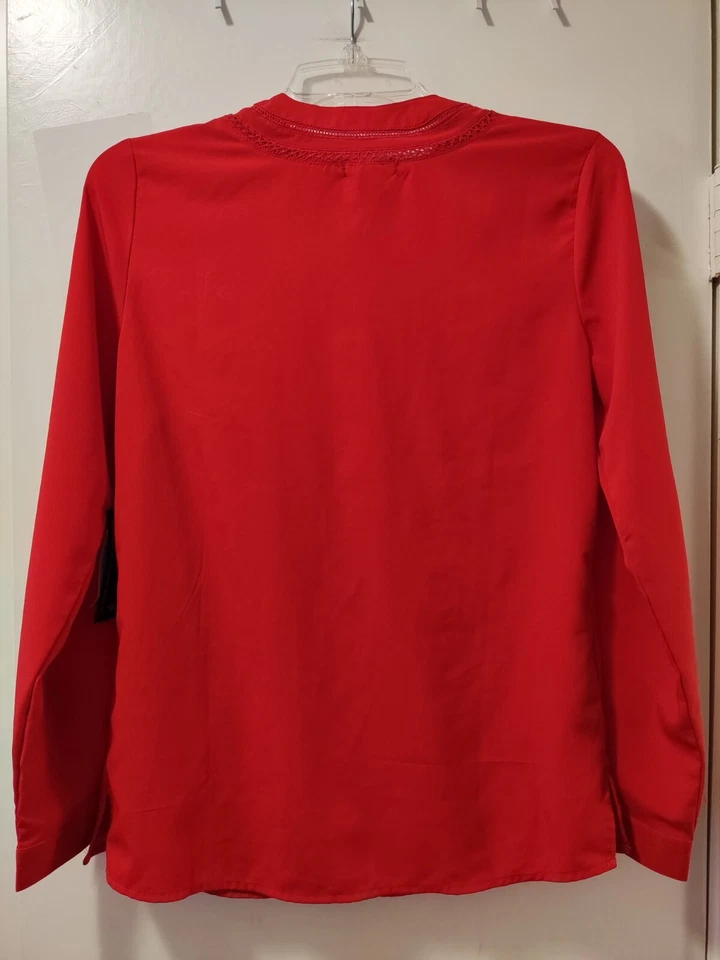 U.S Polo Assn. Blusa roja de manga larga con botones para mujer talla XS. P-T-P: 18 pulgadas Foto 3 de 3