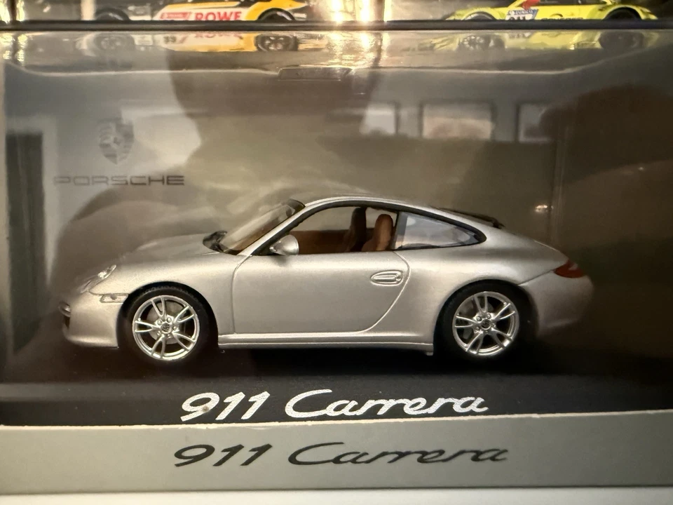 Porsche 911 (997.2) Carrera 2009 Artic Silver 1:43 Minichamps WAP 020 012 18 - Image 2 of 4