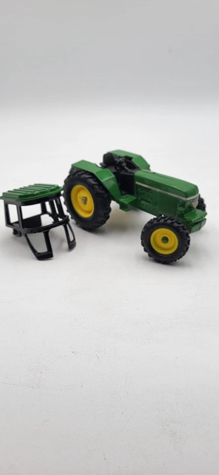 Diecast and plastic Ertl John Deere 1:32 scale tractor 1938ZD EUC Removable Cab - Image 2 of 4