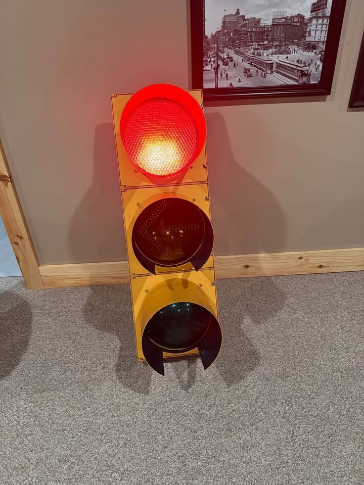 Mancave Christmas Idea Authentic Eagle Durisig Traffic Light 12"  LED Arrows  X