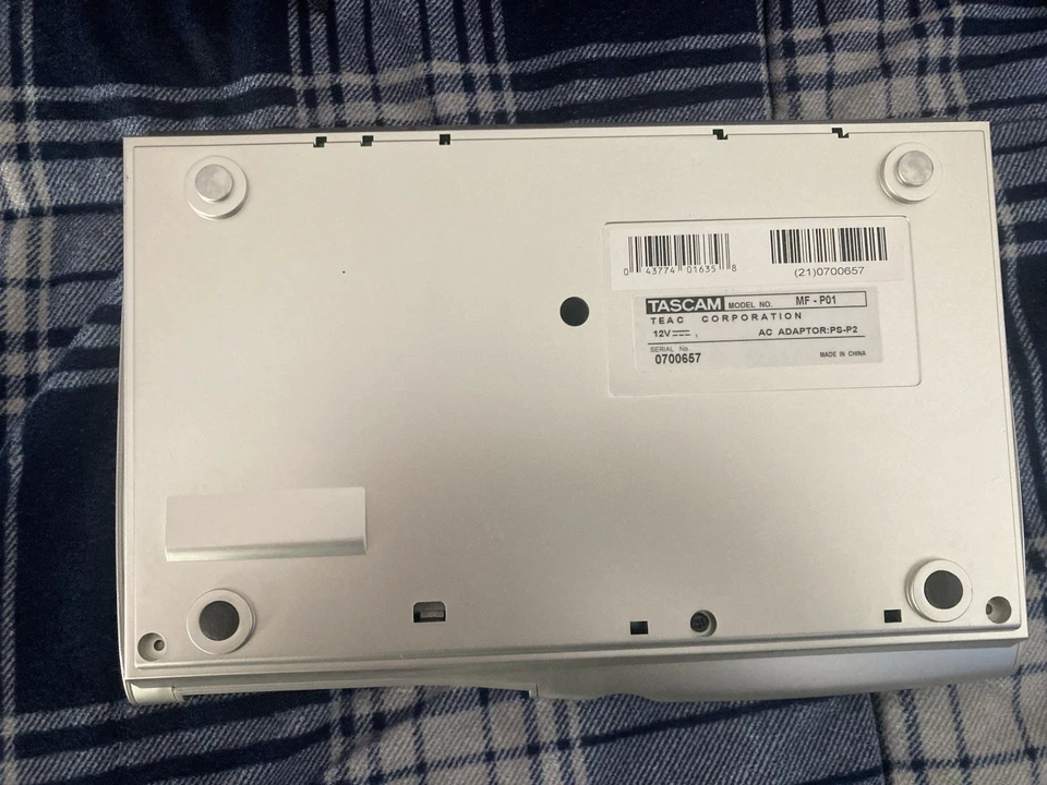 Grabadora de casete Tascam MF-P01 Portastudio de 4 pistas con fuente de alimentación Foto 4 de 4