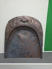 Ancienne casserole à poussière en métal motif floral paons décoration murale oiseaux en relief étain