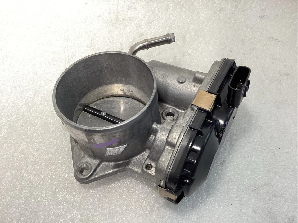 Lexus ES300H 2019-2025 carrocería del acelerador OEM 22030-25020 Foto 3 de 4