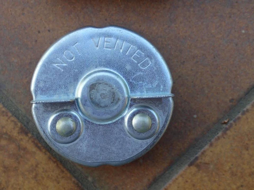 Ford Mustang 1970, Cougar, tapa de gasolina Torino con EV/EM, ¡NUEVO! D0AZ-9030-A Shelby XR7 Foto 2 de 4