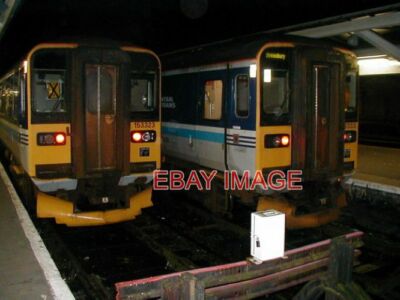 FOTO ZWEI KLASSE 153 EINHEITEN IN SHREWSBURY, BEIDE IN DER JETZT NICHT MEHR EXISTIERENDEN BRITISH RAIL CE
