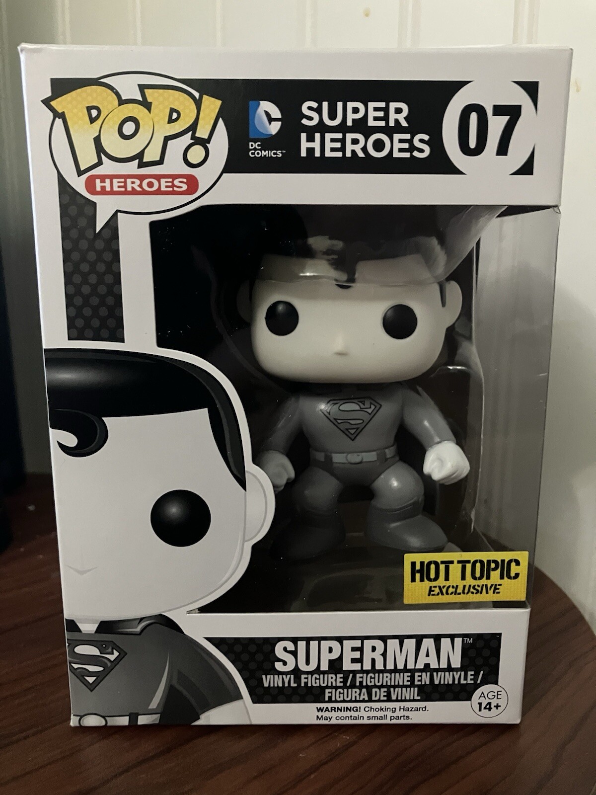 Funko Dc Heroes Blanco Y Negro Superman Hot Topic ¡Pop Exclusivo! Figura Vinilo #07