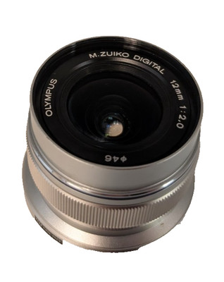 Olympus M.Zuiko 12 mm F/2.0 ED Digital Objektiv ohne Objektivdeckel (R26)